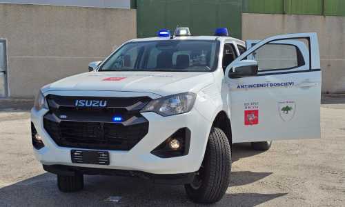 ISUZU D-MAX DOPPIA CABINA   ALLESTIMENTO PROTEZIONE CIVILE CON MODULO AIB